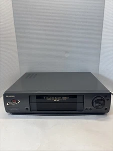 SHARP VC-H942 Lettore/Registratore VHS Stereo Hi-Fi MTS a 4 teste senza telecomando - Foto 1 di 7