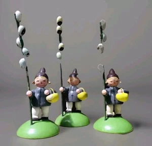 Vintage Wendt Kuhn Erzgebirge Jungen mit Muschi Weidenzweig Deutsche Volkskunst 3tlg Set - Bild 1 von 2