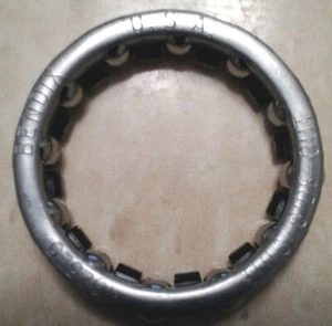vintage BENDIX HUB AB-20 482525 BEARING RETAINER nos - Picture 1 of 7