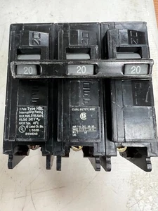 👀 SIEMENS TYPE HBL 20 AMP CIRCUIT BREAKER 240 VAC 3 POLE B320HH - Picture 1 of 8