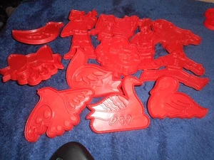 ZWÖLF VINTAGE CHILTON AUSSTECHFORMEN - Bild 1 von 3