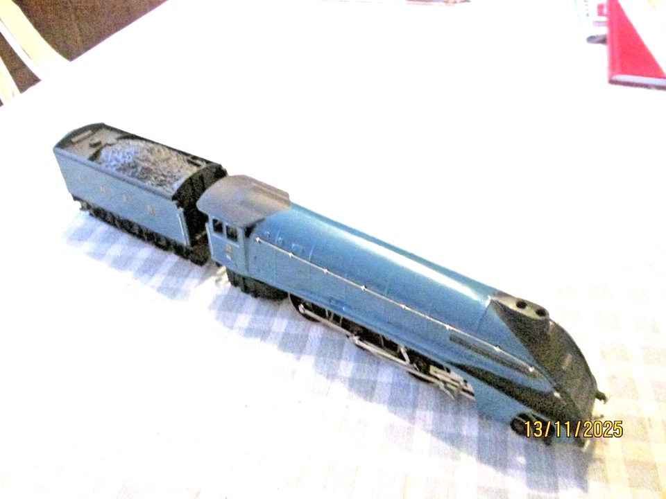 HORNBY DUBLO ?00 GAUGE 2 RAIL-4-6-2 A4  LOCO & TENDER--SIR MURROUGH WILSON-UNBOX - Image 1 of 4