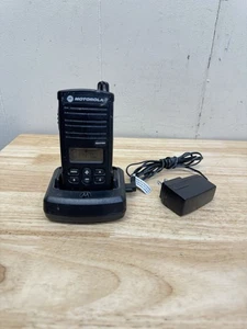 Radio empresarial bidireccional Motorola RDU4160d 16 canales 4 vatios UHF sin antena - Imagen 1 de 7
