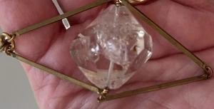 Larissa Loden Rohkristall Quarz Stein hängend Anhänger Halskette lang 36" Kette - Bild 1 von 14