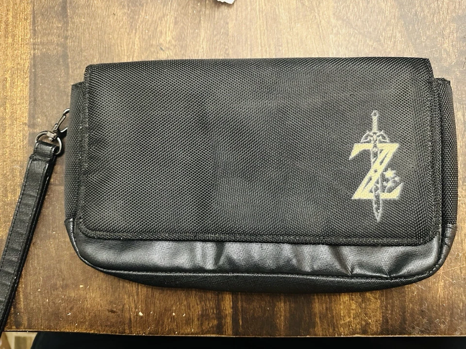 ¡Rara bolsa de viaje Nintendo Switch (edición Zelda Breath of the Wild) de Hori! Foto 1 de 4