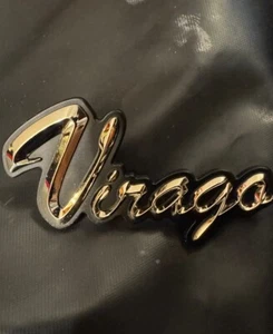 Yamaha XV700 XV1100 XV1000 VIRAGO  EMBLEM 42H-24786-00-00 NOS - Picture 1 of 2