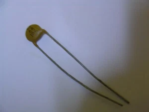 50 Vintage Centralab Type DD 68pF 1KV 10% Ceramic Disc Capacitors - Picture 1 of 1