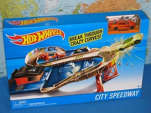 HOT WHEELS CITY SPEEDWAY ACTION PLAY SET BREAK THROUGH CRAZY CURVES BRAND NEW - Picture 1 of 12