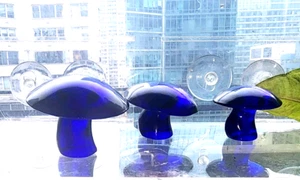 Juego de 3 piezas de setas de vidrio azul cobalto de Mosser - Imagen 1 de 22