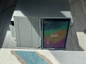 Apple iPad 6th gen WiFi 32gb With Case bundle - Picture 1 of 11