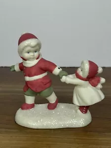 Simple Traditions Dept 56 Holly Lane "Take My Hand" 2002 - Foto 1 di 9