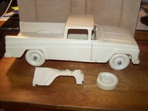 VINTAGE 1960'S MARX BIG BRUISER PLASTIC TAN PICK UP TRUCK W/PARTS - NICE - Picture 1 of 4