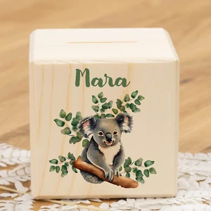 meinkerzenshop® Spardose Würfel KOALA personalisiert aus Holz - Bild 1 von 2