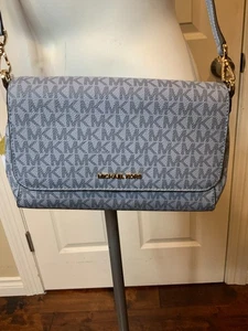 Bolso Bandolera Michael Kors Azul Claro Jet Set Logo - Imagen 1 de 8