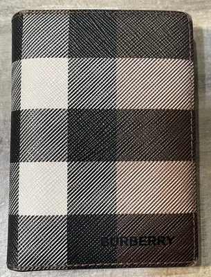 Cartera Burberry ☼ Foto 1 de 3