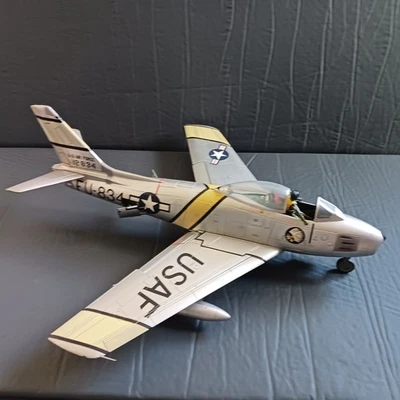 21st Century Toys 1:18 F-86F-30 Sabre Jet "Jolly Roger". Foto 1 de 4
