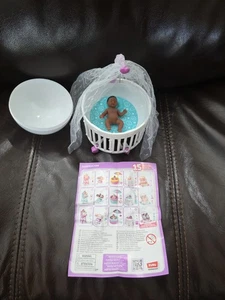 Zuru My Mini Baby Serie 2 - lila Krippe Afroamerikanisches Baby - Bild 1 von 5