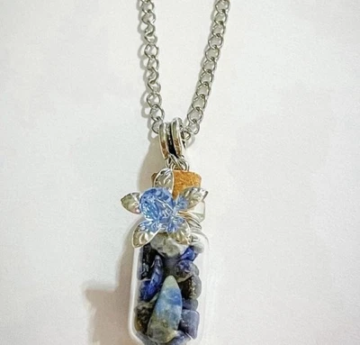 Collar colgante botella vidrio piedras preciosas zafiro azul Foto 1 de 2
