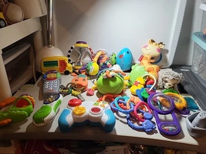 Baby Rassel Beißringe Rasseln Spielzeug Lamaze Chicco Fisher-Price frech 14 Teile - Bild 1 von 20