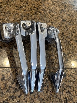 Mercedes-Benz W115 W114 280E 280C 1968-76 manijas de puerta cromadas OEM juego de 4 Foto 1 de 4