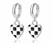 Orecchini a forma di cuore a scacchi colore bianco e nero in argento tibetano925