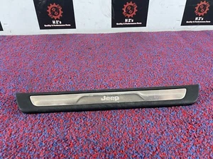 JEEP GRAND CHEROKEE SRT 11-21 UMBRAL PUERTA LATERAL IZQUIERDA BORDE PLACA DE RASGUÑO 70k - Imagen 1 de 4