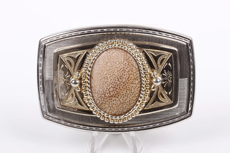 SLVR И ЗОЛОТИСТЫЙ РЕМЕНЬ ПРЯЖКА С ПЯТНИСТЫЙ ЖЕЛТОВАТО-КОРИЧНЕВЫЙ КЕРАМИЧЕСКИЙ КУСОК В ЦЕНТРЕ VIN.  1279 - Изображение 1 из 2