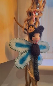 Muñeca niña libélula - Nueva única y hecha a mano - Imagen 1 de 4