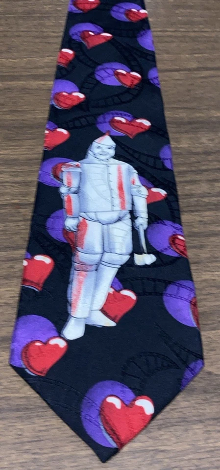 Corbata Tin Woodman Corazón Rojo Negro Púrpura Wh Mago de Oz Película Americana Clásica Foto 1 de 4