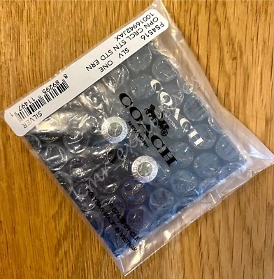 Nuevo en Paquete Pendientes Coach Círculo Abierto Piedra en Plata con Cristales F54516 Precio de venta sugerido por el fabricante: $68 Foto 1 de 4