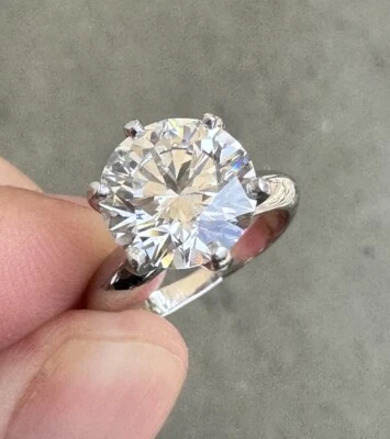 Anillo de compromiso solitario de diamantes redondos Tiffany & Co 3,24 quilates G VS1 200 k precio de venta sugerido por el fabricante GIA Foto 1 de 4