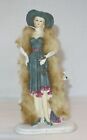 Figurine vintage en résine années 1950 femme habillée Walking Dog écharpe fausse fourrure 