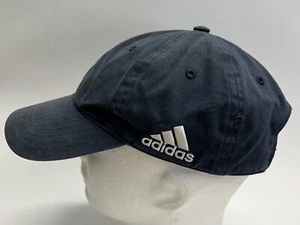 Adidas Strapback Mütze/Kappe marineblau Baumwolle Canvas weiß gesticktes seitliches Logo Einheitsgröße - Bild 1 von 11