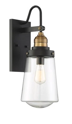Linterna de pared exterior Macauley 1 luz en negro vintage con latón cálido de Savoy Foto 1 de 4