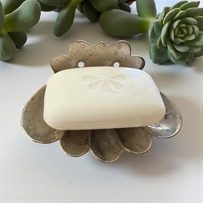 Jabonera antigua original c1910 niquelada con carcasa de almeja de montaje en pared Foto 1 de 4