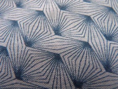 Telas de moda Jinny Beyer Mr. RJR algodón geométrico azul sobre azul 45" x 33" Foto 1 de 4