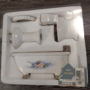 Miniature Dollhouse Furniture- Porcelain Bathroom set- Sink, Tub & Toilet (New) - Picture 1 of 2
