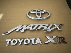 Envío GRATIS OEM 03-08 2003-2008 Toyota Matrix XR Juego de Insignias Emblema Trasero - Imagen 1 de 5