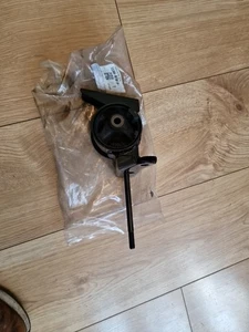 DAIHATSU MIRA 12306b2010 INSULATOR ENGINE MOUNTING - Picture 1 of 5