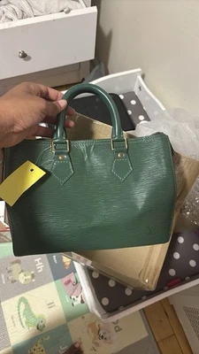 Louis Vuitton Speedy 25 Handbag in Epi Borneo Green – Classic and elegant - Image 1 of 4