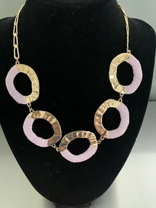 "Collar A New Day 5 anillos tono dorado con color lavanda 18"" NUEVO CON ETIQUETA" - Imagen 1 de 10