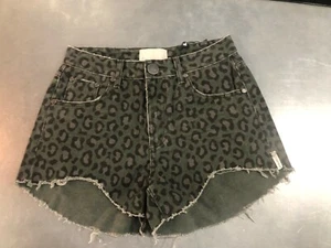 ONE TEASPOON NWT WOMEN'S TRUCKER SHORTS NIGHT CRAWLER LEOPARD SIZE 26 - Picture 1 of 2