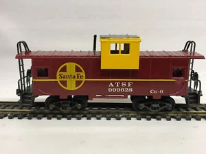 Bachmann Escala HO Santa Fe ATSF #999628 CE-6 Visión Amplia Cúpula Caboose Kadee's - Imagen 1 de 6