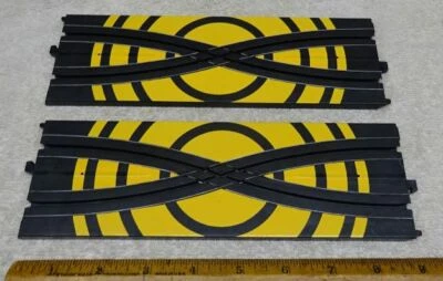 ** De colección - LIFE-LIKE Slot Car TRACK - 2 carreras CROSS-OVERS TRACK - ¡¡BONITO!! ** Foto 1 de 2