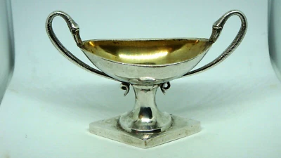 АНТИКВАРНАЯ ГЕРМАНИЯ ПРУССИЯ 12 ЛОТ СЕРЕБРЯНЫЕ ЗМЕИНЫЕ РУЧКИ ПЬЕДЕСТАЛ СОЛЯНОЙ ПОГРЕБ ЧАША - Изображение 1 из 4