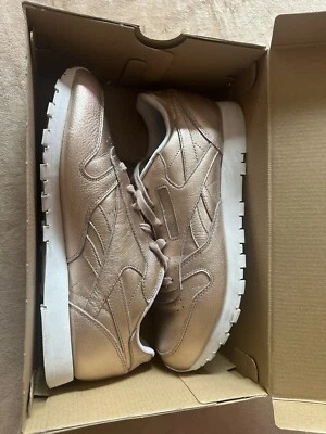 METAL FUNDIDO "REEBOK". Usado una vez, viene con caja Foto 1 de 4