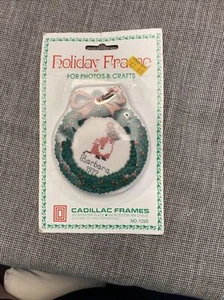 Vintage Cadillac Frames Holiday Wreath Picture Frame Ornament - Imagen 1 de 4