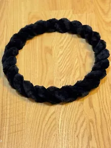Soft Fluffy Twisted Black Furry Steering Wheel Cover - 15" Standard Size - Bild 1 von 3