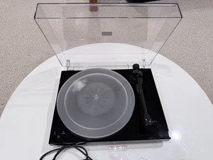 Pro-Ject Debut Carbon Esprit SB Turntable - Piano Black - Picture 1 of 5