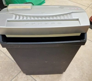 Paper Shredder - Picture 1 of 3